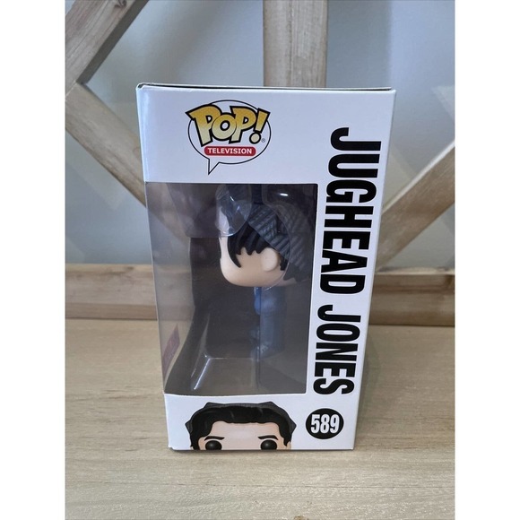 Funko Pop! TV: Riverdale - Jughead Jones #589 Vinyl Figure - Picture 4 of 5